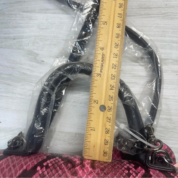 Betsey Johnson LUV Betsey LBEVIE Pink Black Heart Shaped Snake Print Studded Bag - Picture 15 of 16